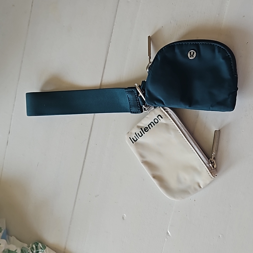 Lululemon wrist wallet